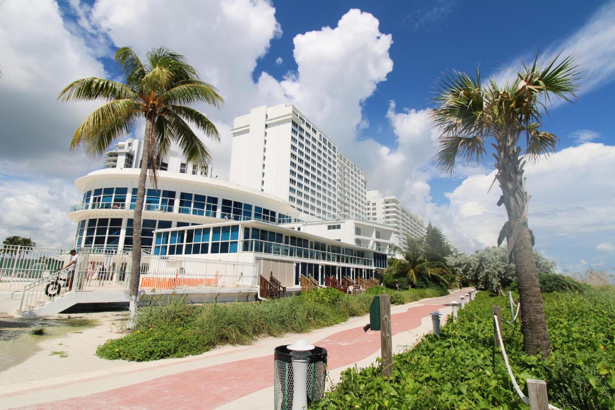 Castle Pavillon 8 Beachfront - Private Beach Access Loft With 2-Story, Pool, Tennis, Free Parking Access Miami Beach Exteriér fotografie