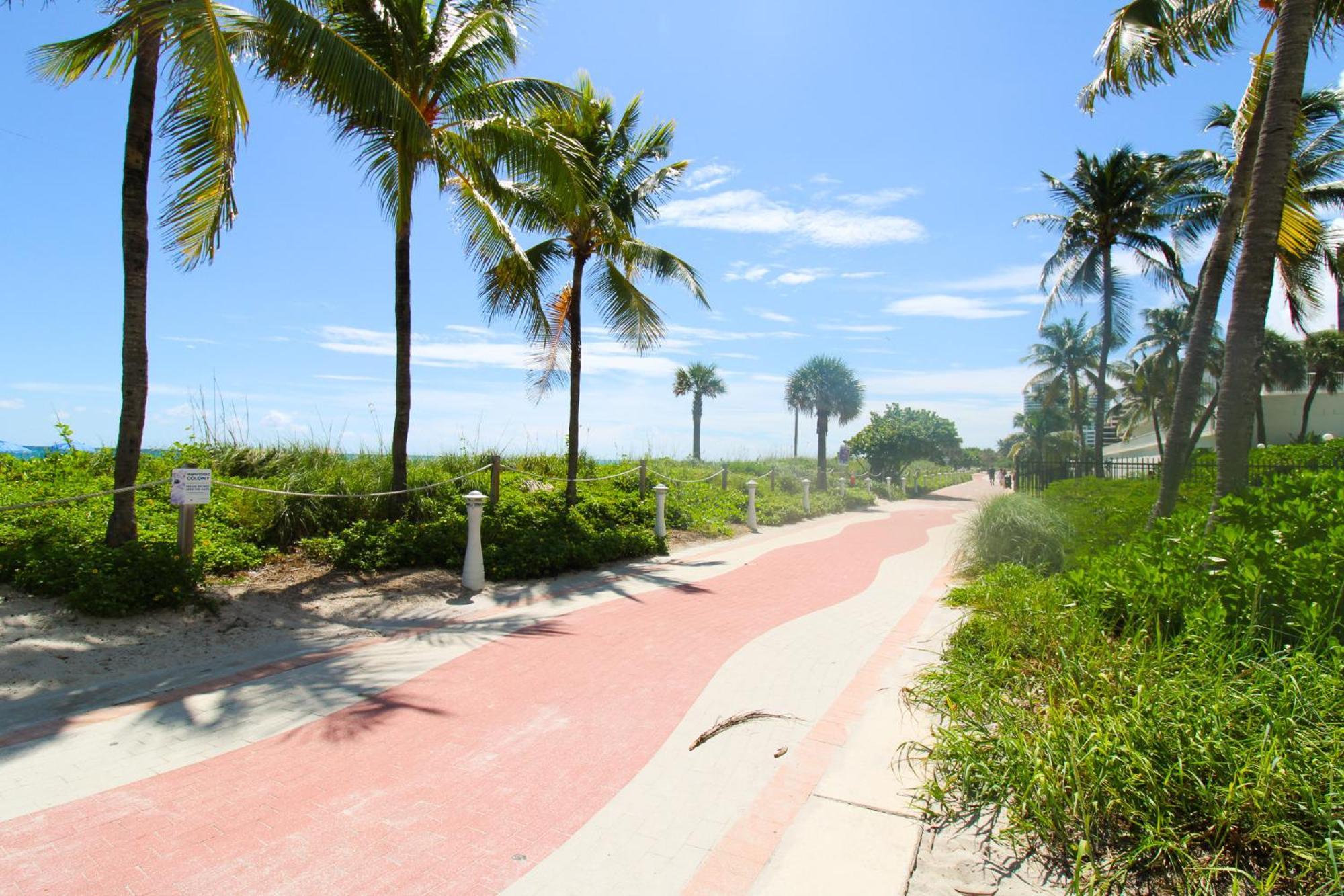 Castle Pavillon 8 Beachfront - Private Beach Access Loft With 2-Story, Pool, Tennis, Free Parking Access Miami Beach Exteriér fotografie