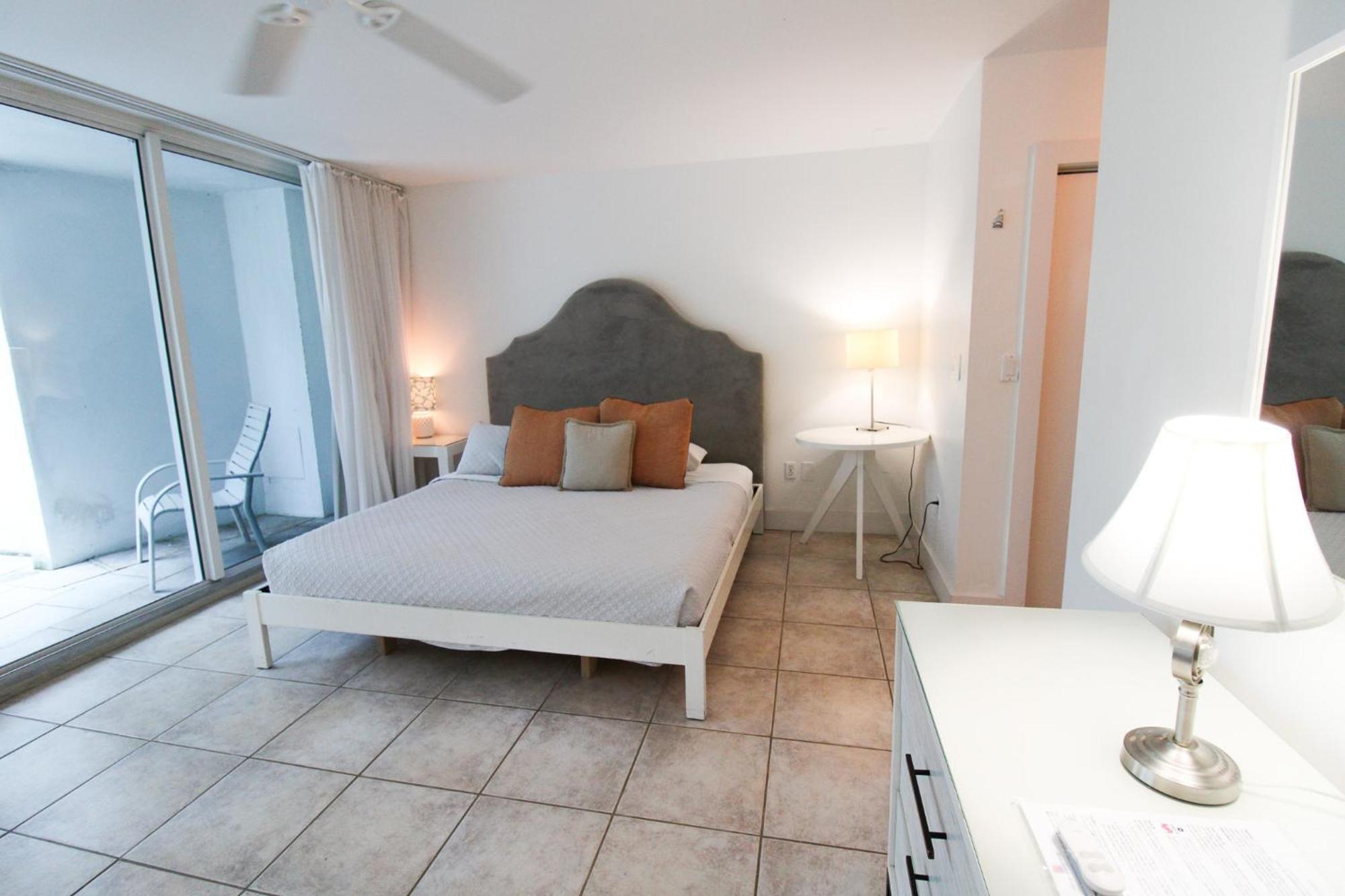 Castle Pavillon 8 Beachfront - Private Beach Access Loft With 2-Story, Pool, Tennis, Free Parking Access Miami Beach Exteriér fotografie